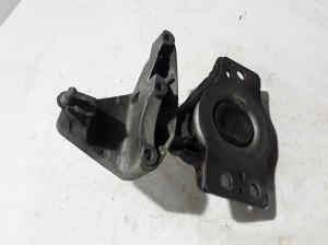  Engine holder 