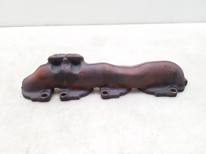  Exhaust manifold 