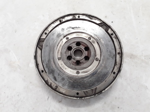  Clutch flywheel 