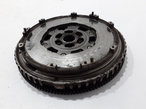  Clutch flywheel 