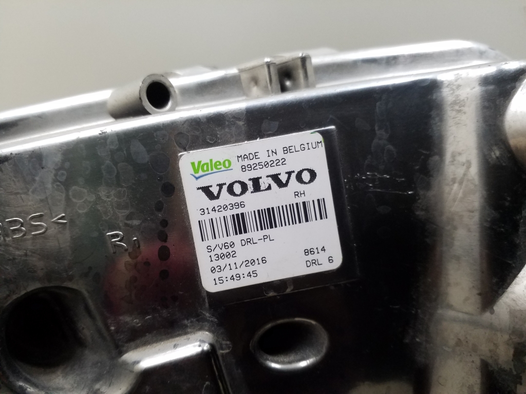 VOLVO V60 1 generation (2010-2020) Противотуманка бампера передняя правая 31420396 24953164