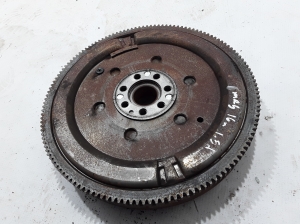  Clutch flywheel 