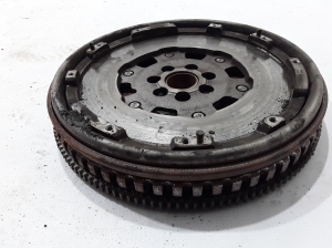  Clutch flywheel 