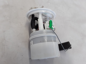 Dacia Duster (2010–2017) Kütusepump paagis 8200903683 - 3