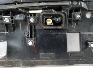  Tailgate spoiler 