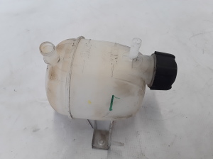 Dacia Duster (2010–2017) Coolant reservoir 8200766826 - 4