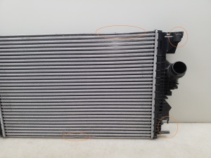 Mercedes Benz A-Class 177 (2018–2026) Vahejahuti radiaator A2475000100 - 2