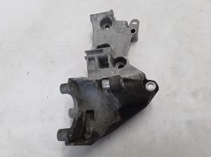 Dacia Duster (2010–2017) Lichtmaschinenhalter 8200473400 - 2