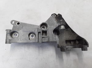Dacia Duster (2010–2017) Lichtmaschinenhalter 8200473400 - 3