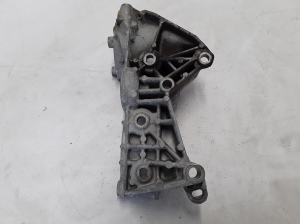 Dacia Duster (2010–2017) Lichtmaschinenhalter 8200473400 - 4