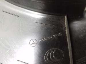  Other detail of the rear side door 