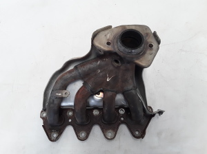  Exhaust manifold 