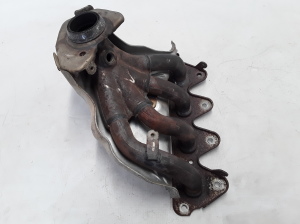  Exhaust manifold 