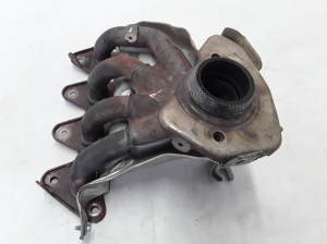  Exhaust manifold 