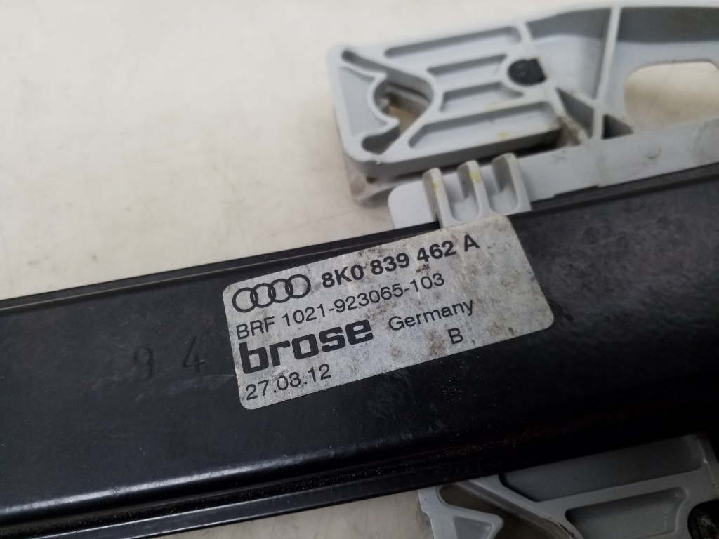 AUDI A4 B8/8K (2011-2016) Fönsterhiss för höger bakdörr 8K0839462A 24954895