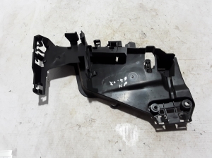 VOLVO XC40 (2017–2026) Front door exterior handle bracket 30747093 - 3