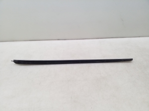  Windscreen strut outer 