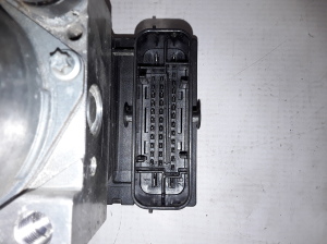 Dacia Duster (2010–2017) ABS plokk 8200846463 - 4