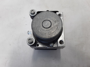 Dacia Duster (2010–2017) ABS plokk 8200846463 - 6