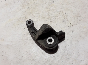  Engine holder 