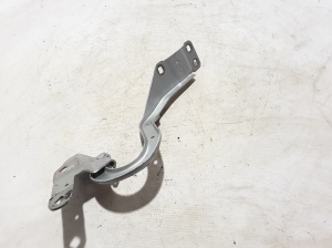  Engine cover hinge 