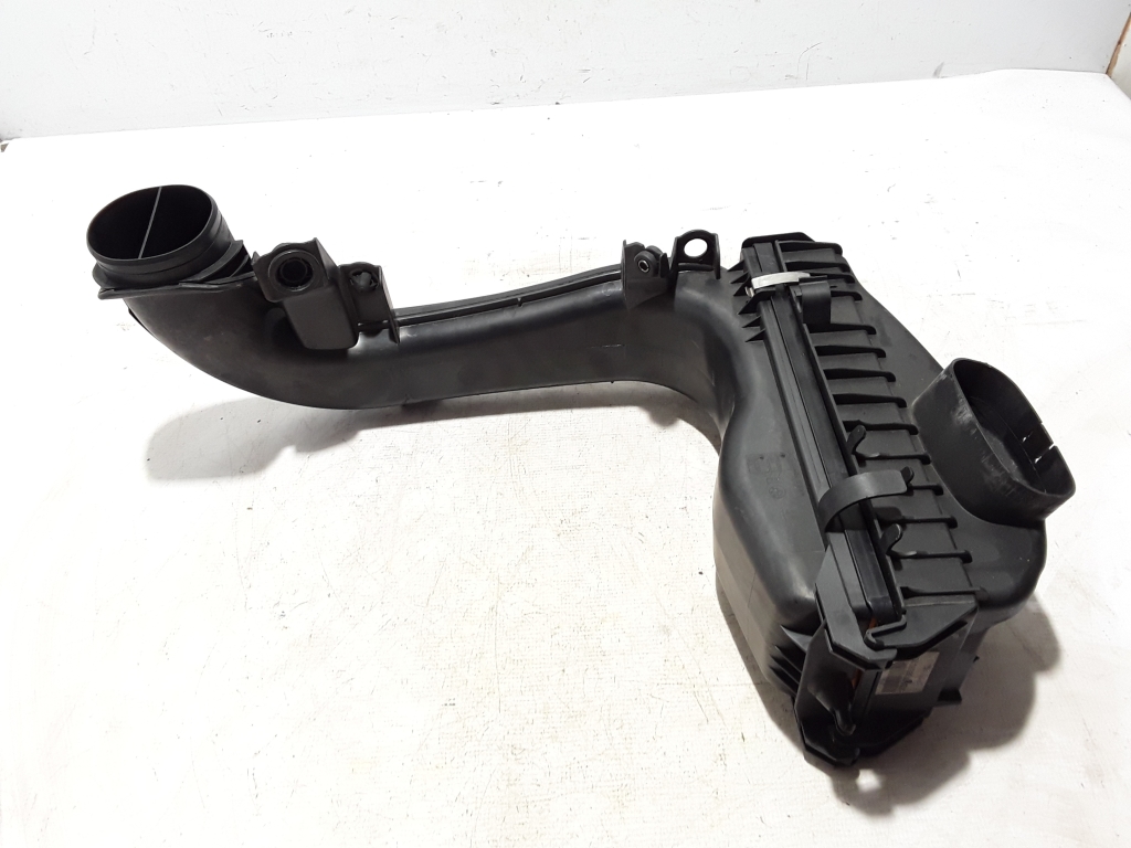 BMW 5 SERIES F11 (2010–2017) Luftfiltergehäuse 8573869 BMW 5 SERIES F11 (2010–2017) Luftfiltergehäuse 8573869