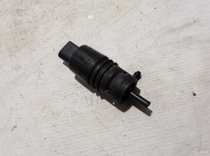 BMW 5 SERIES F11 (2010–2017) Front windshield washer pump 8362154 - 2