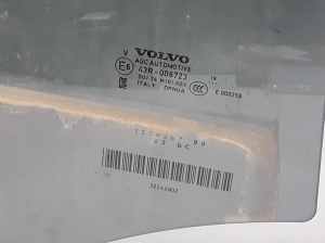 VOLVO XC40 (2017–2026) Aizmugurējo sānu durvju stikls 31442380 - 3