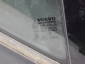 VOLVO XC40 (2017–2026) Aizmugurējo sānu durvju trīsstūrveida stikls 31442384 - 3