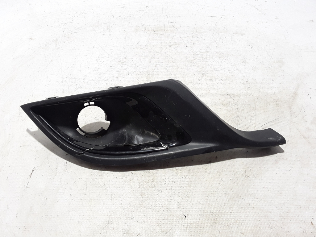 Used Dodge Durango Front bumper lower grille 05113679AC