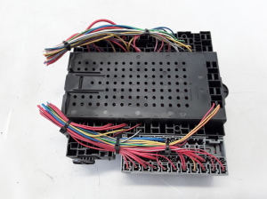 Fuse box bracket under the hood - 08679899 