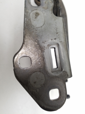  Engine cover hinge 