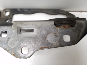  Engine cover hinge 