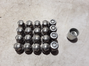  Wheel nuts, bolts 