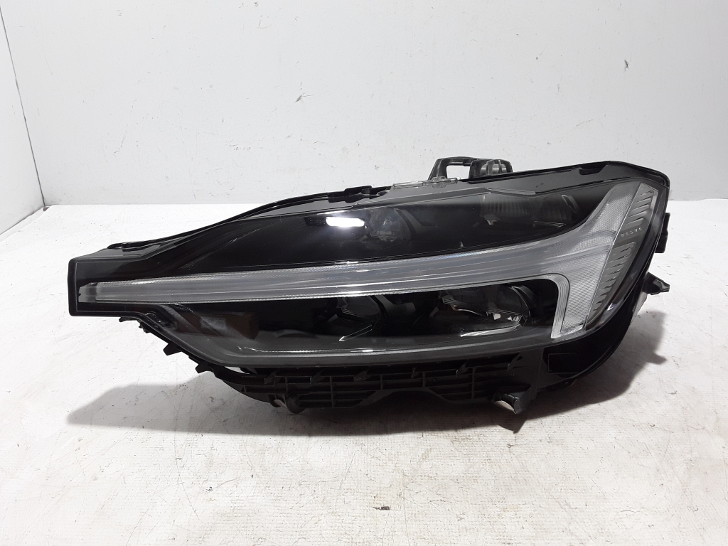 Used VOLVO XC60 Headlights 32337374