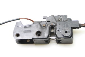 AUDI A5 (2007–2016) Hood latch 8T0823509 - 4