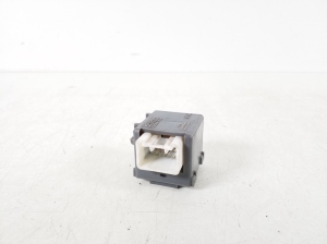 TOYOTA Yaris Verso (1999–2006) Relais 89537-52020 - 2