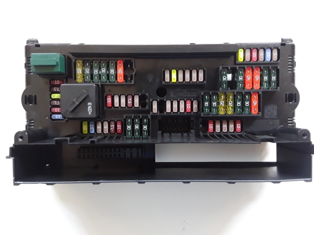 Used BMW 5 SERIES Fuse box in the cabin 9252815