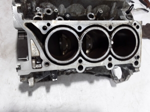  Engine block 