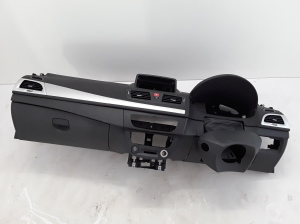   Armaturenbrett und seine Teile  - 681002501R  