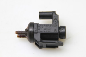 BMW 5 SERIES G30 (2016–2026) Magnetventil 8570591