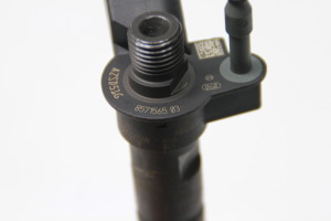  Fuel injector 