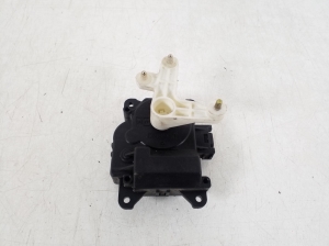 TOYOTA Yaris (1999–2005) Salongi soojenduse klapi mootor 87106-52040 - 3