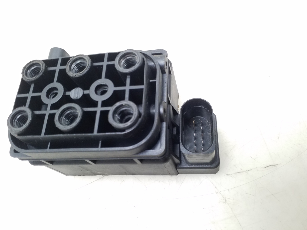 AUDI A8 D3/4E (2002-2010) Air Suspension Control Unit 15152400052 24955921