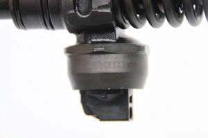  Fuel injector 