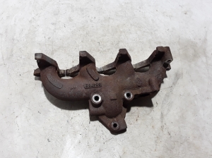  Exhaust manifold 