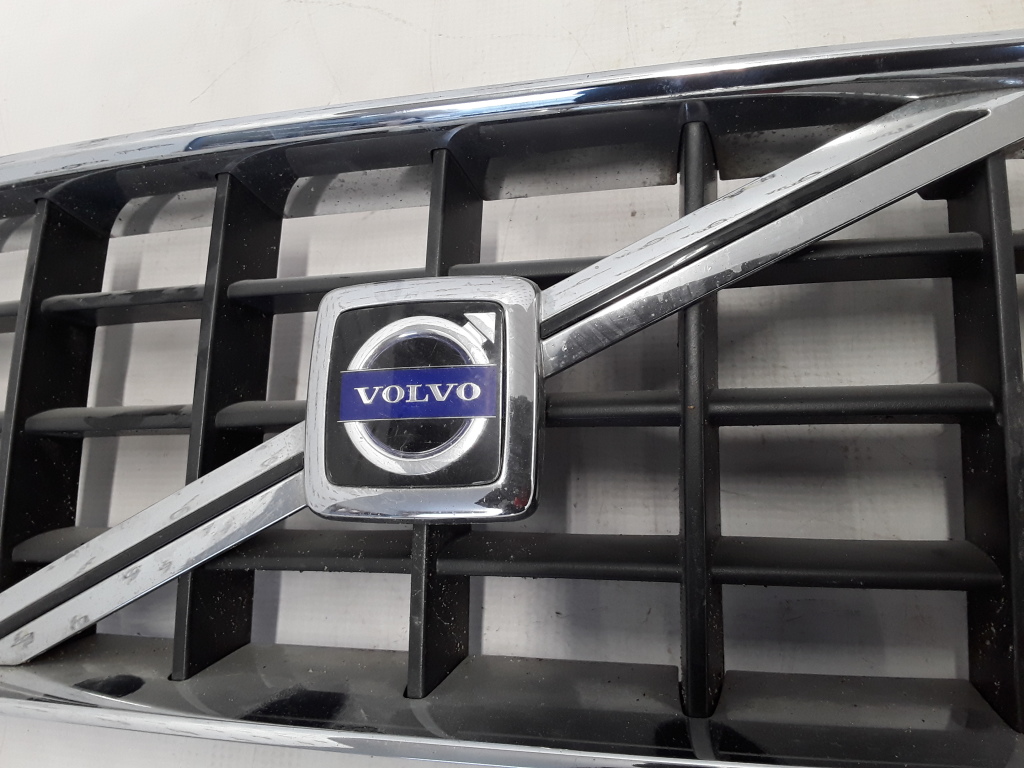 VOLVO XC90 1 generation (2002-2014) Främre övre grill 8620641 20983048