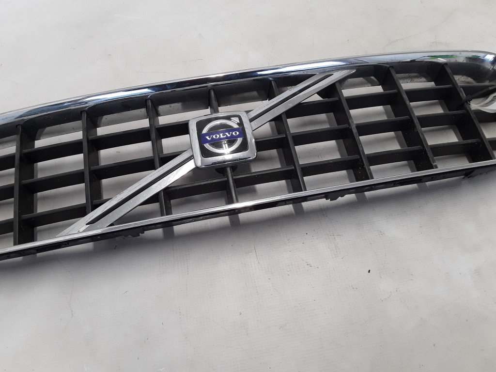 VOLVO XC90 1 generation (2002-2014) Främre övre grill 8620641 20983048