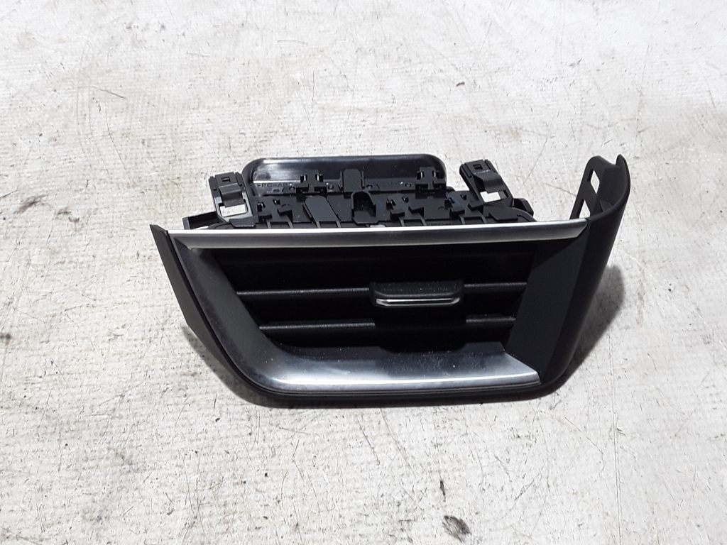 RENAULT Clio 5 generation (2019-2023) Cabin Air Intake Grille 687608207R 20993253