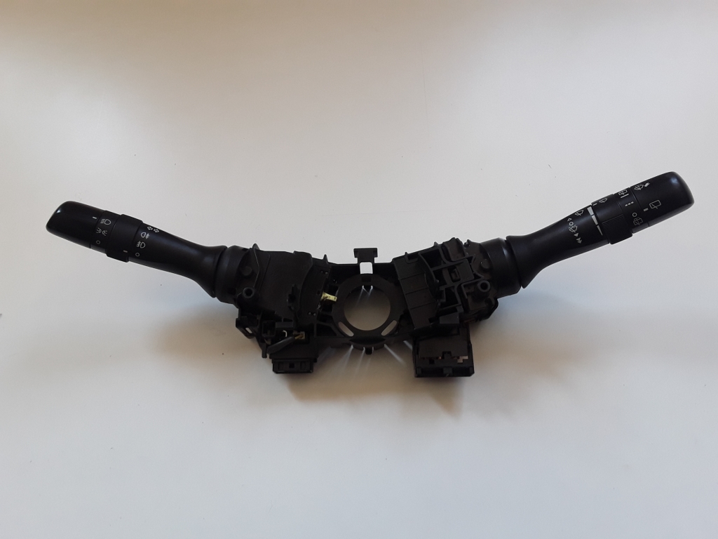 TOYOTA Verso 1 generation (2009-2015) Pagrieziena rādītāja mehānisms 173882,17F144 27649988